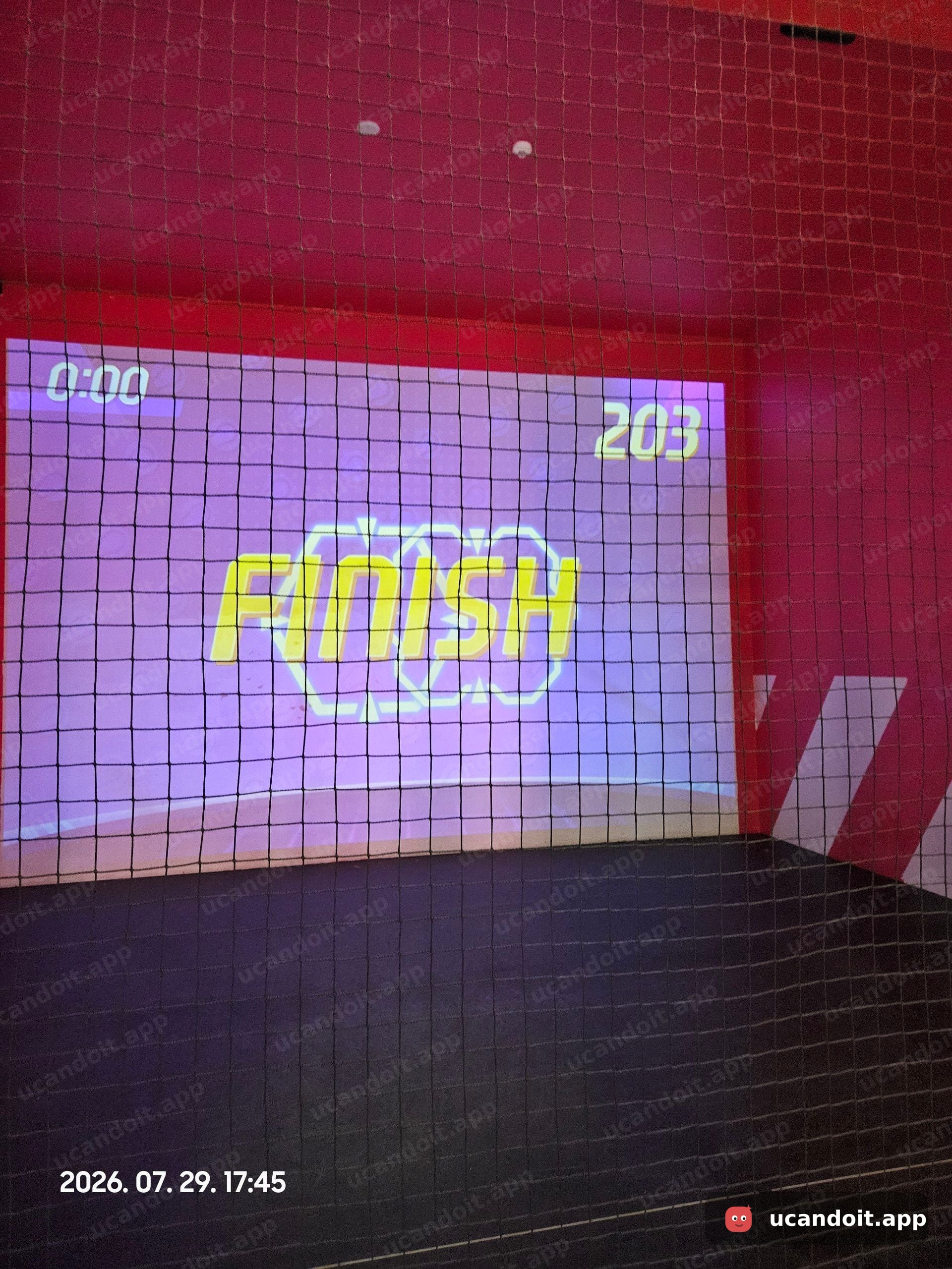 랠리볼 게임 종료 화면, FINISH·최종 점수 203점 표시